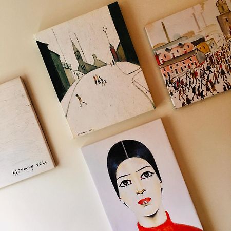 The Art Attic A Stylish Boutique Apartment ビルス・ウェールズ エクステリア 写真