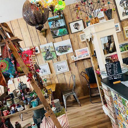 The Art Attic A Stylish Boutique Apartment ビルス・ウェールズ エクステリア 写真