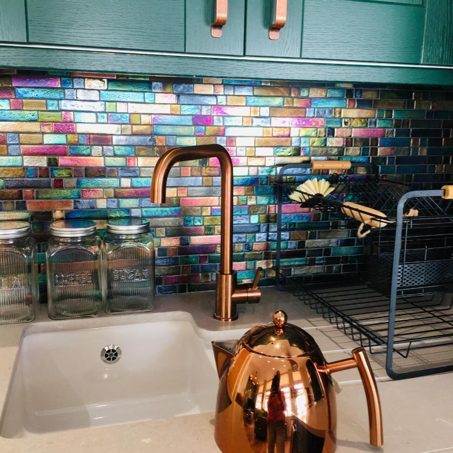 The Art Attic A Stylish Boutique Apartment ビルス・ウェールズ エクステリア 写真