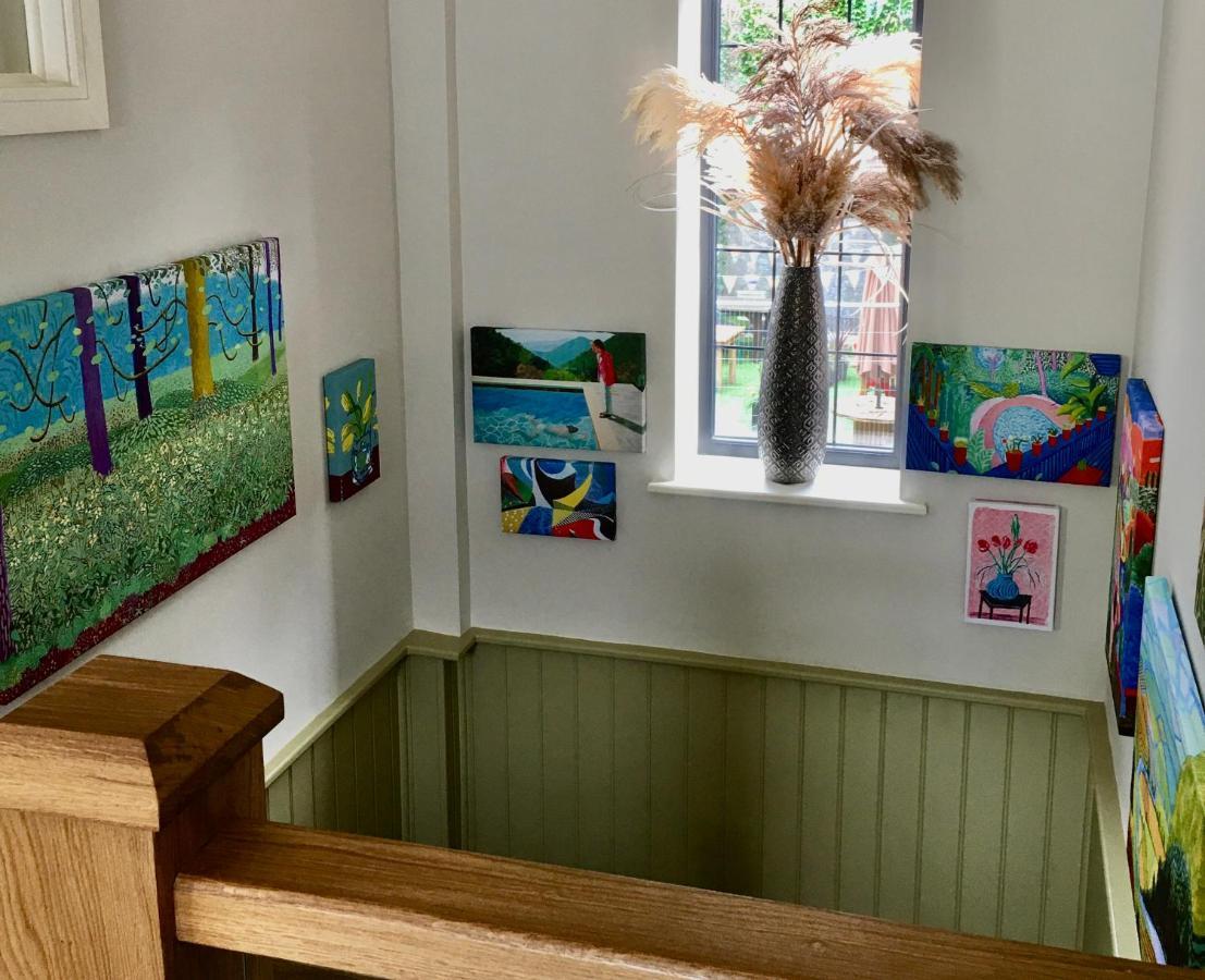 The Art Attic A Stylish Boutique Apartment ビルス・ウェールズ エクステリア 写真