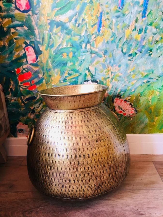 The Art Attic A Stylish Boutique Apartment ビルス・ウェールズ エクステリア 写真