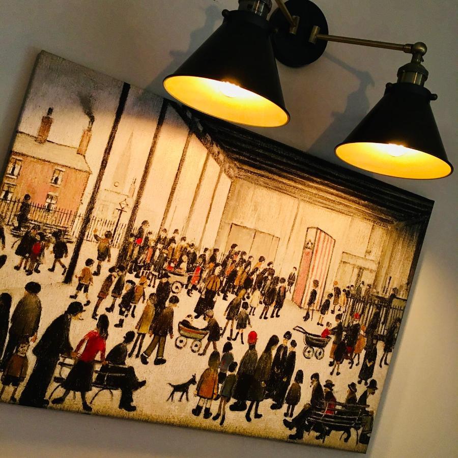 The Art Attic A Stylish Boutique Apartment ビルス・ウェールズ エクステリア 写真