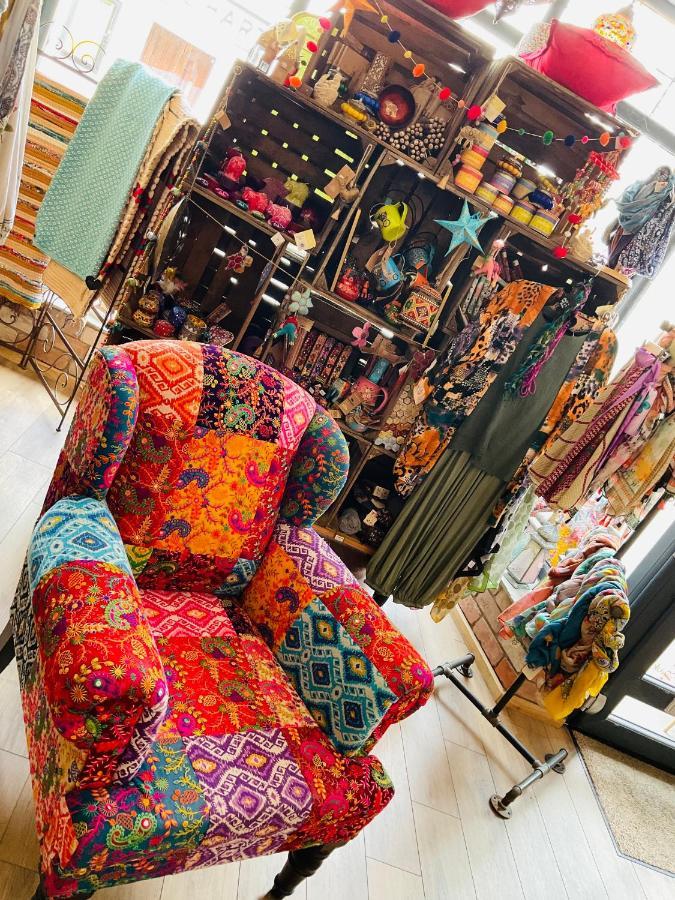 The Art Attic A Stylish Boutique Apartment ビルス・ウェールズ エクステリア 写真